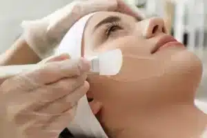 beauty lady doing deep cleaning facial treatment