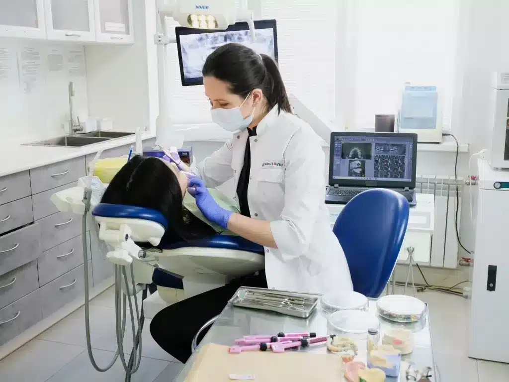 Missing tooth solution in Dubai: Explore advanced dental implants at Lavish Clinic.